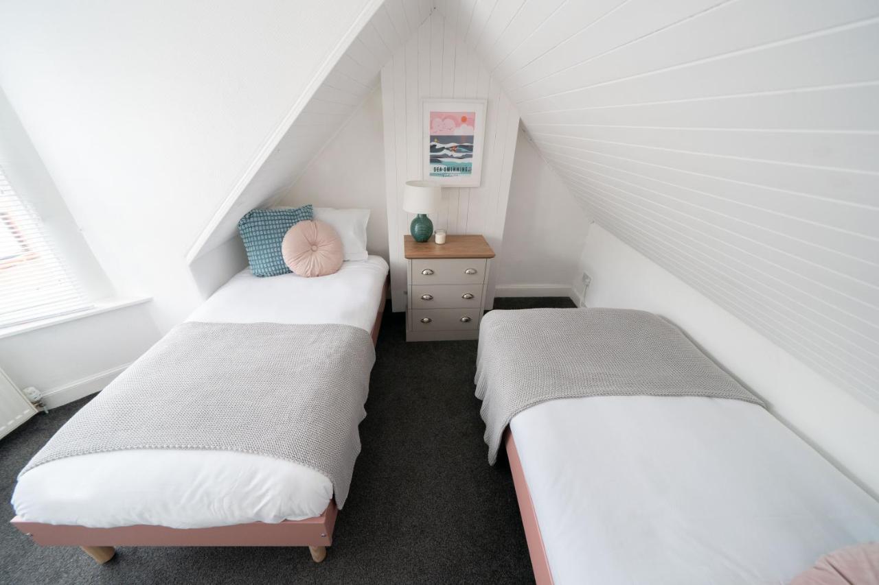 Coorie By The Coast, Direct Access Getaway - Holiday home *