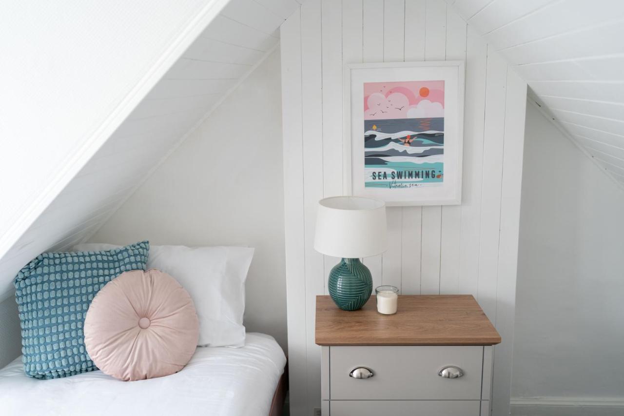 Coorie By The Coast, Direct Access Getaway - Holiday home *